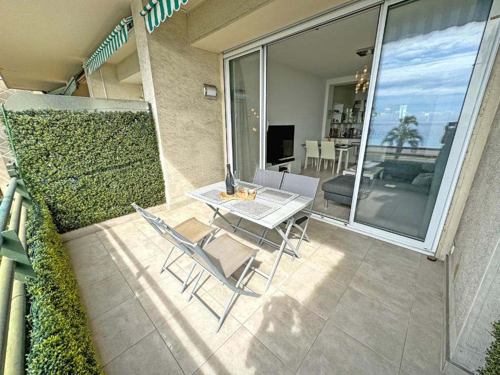 Gorgeous Oceanfront Apartment Promenade - 4