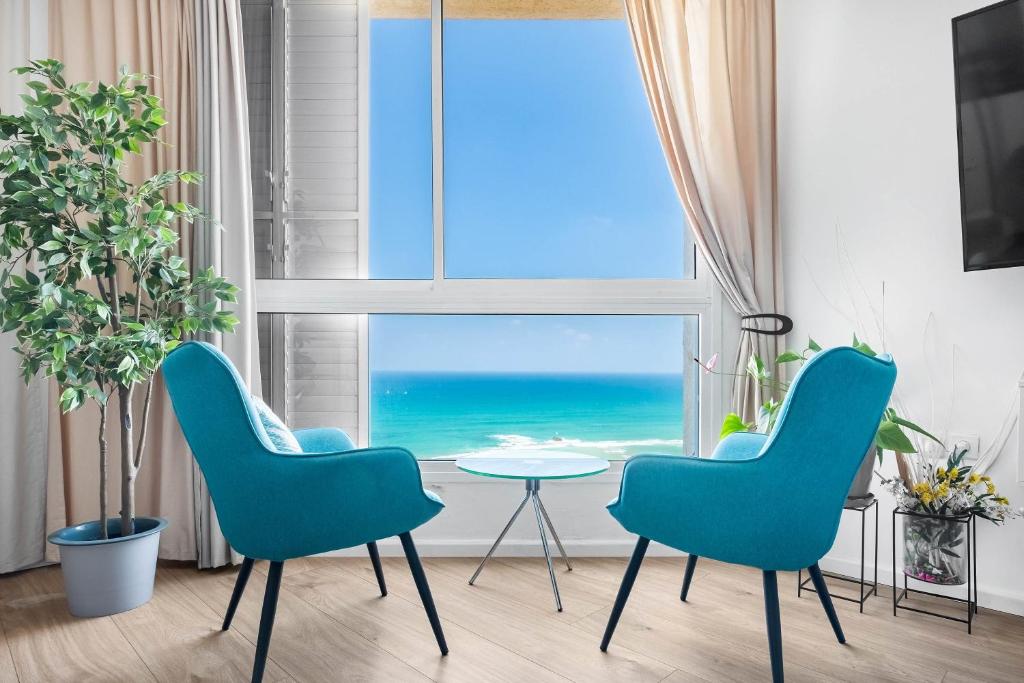 Amazing room + Private bathroom, Full sea view, Bat Jam