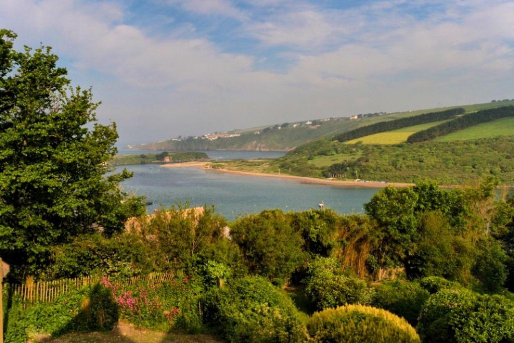 1 Avonside, Bantham with sea views, Bantham