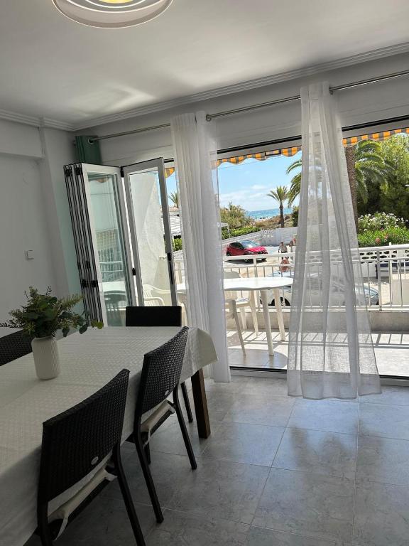 Sea view apartment, first line on the beach, Remote work - 4