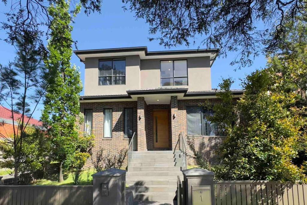 Modern house with Arcade games in a good location, Burwood