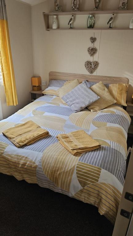 3 Bed Caravan - Sleeps 6 - Pets - Parking - Wifi, Скегнесс