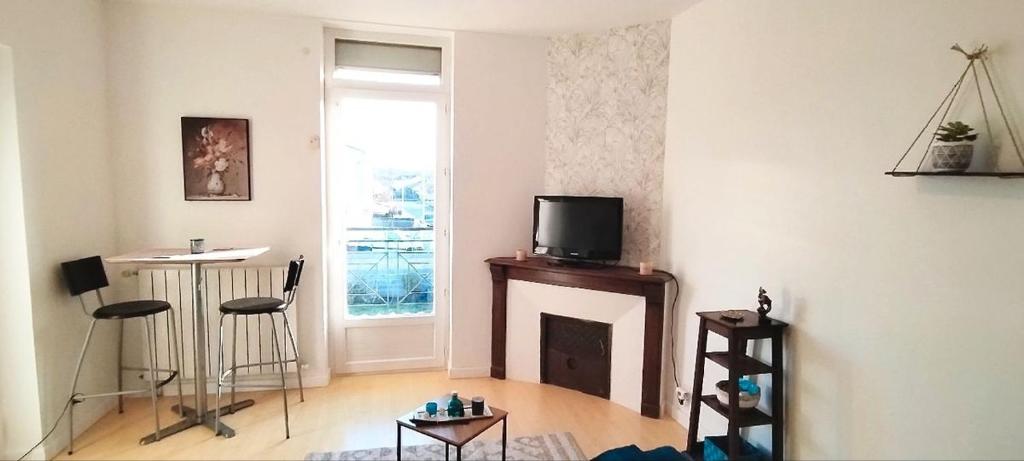 Location chambre spacieuse avec balcon et piscine - 2