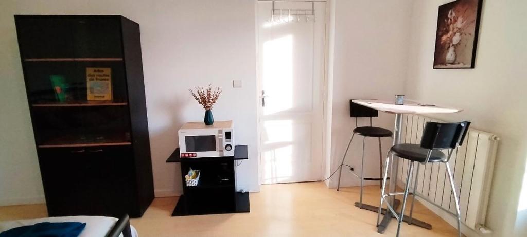 Location chambre spacieuse avec balcon et piscine - 3