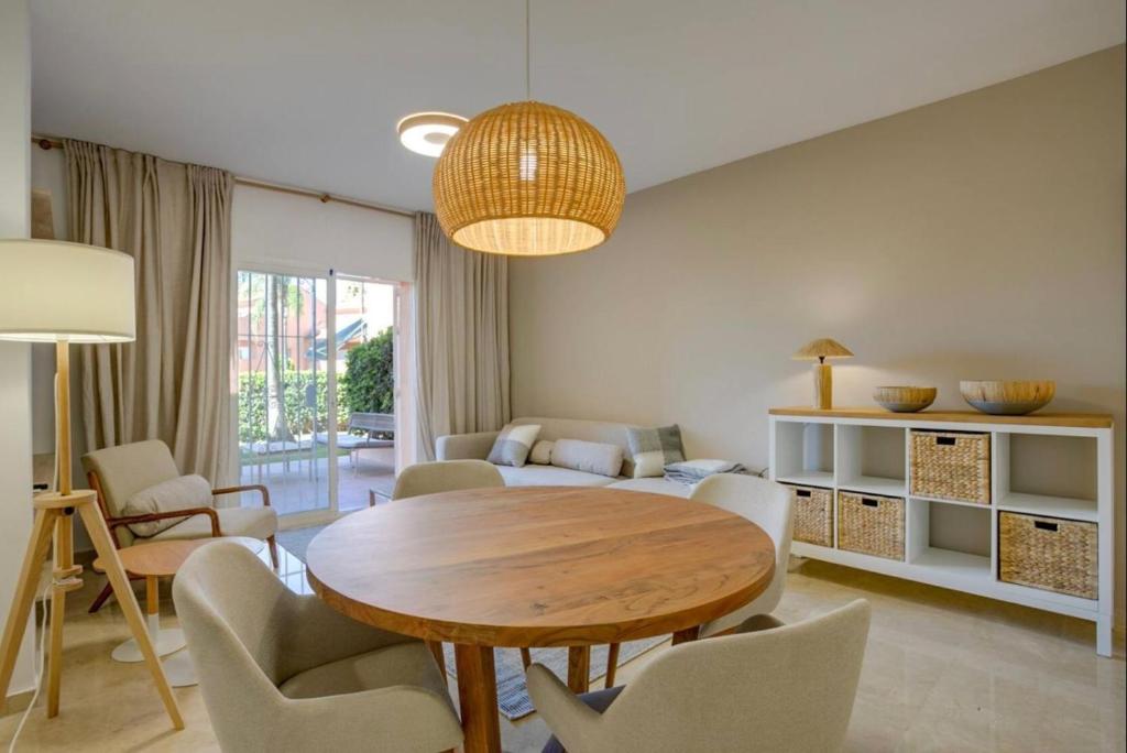 No10 - Beachfront Estepona close to port, 2 bedroom, 2 bathroom, sleeps 5 - 2