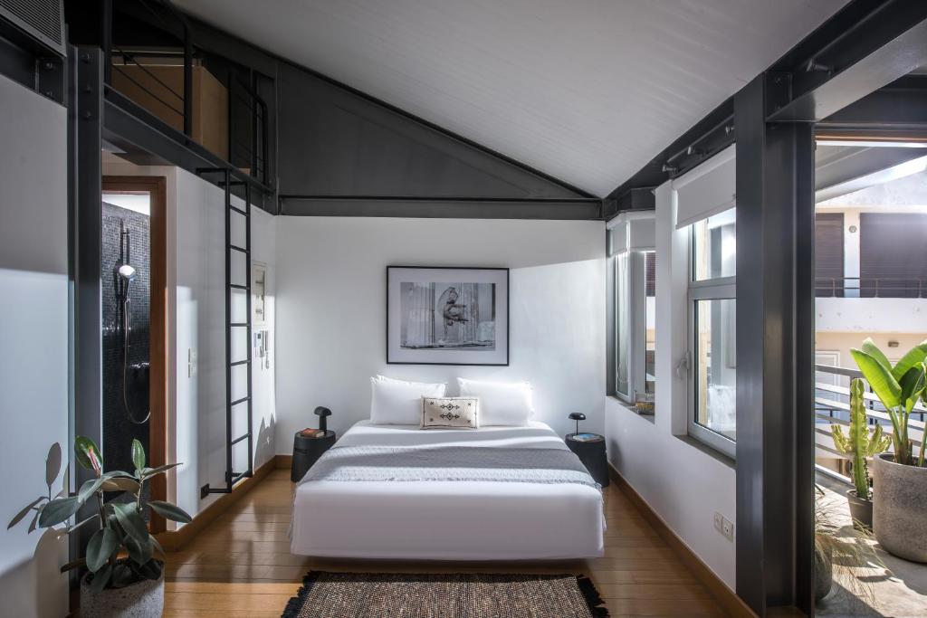 The Blossom Loft - City Center Apartment near the sea 전경