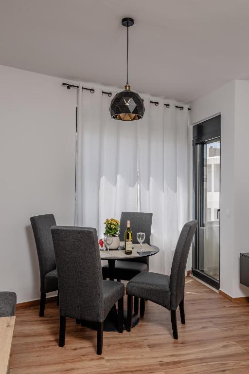 LUX Seafront APT - Close to the Sea - Private Parking - 2