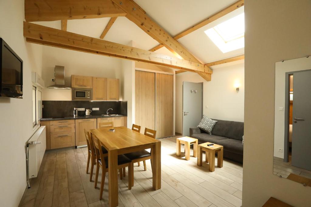 Logis Hotel Spa Restaurant Le Provence 전경