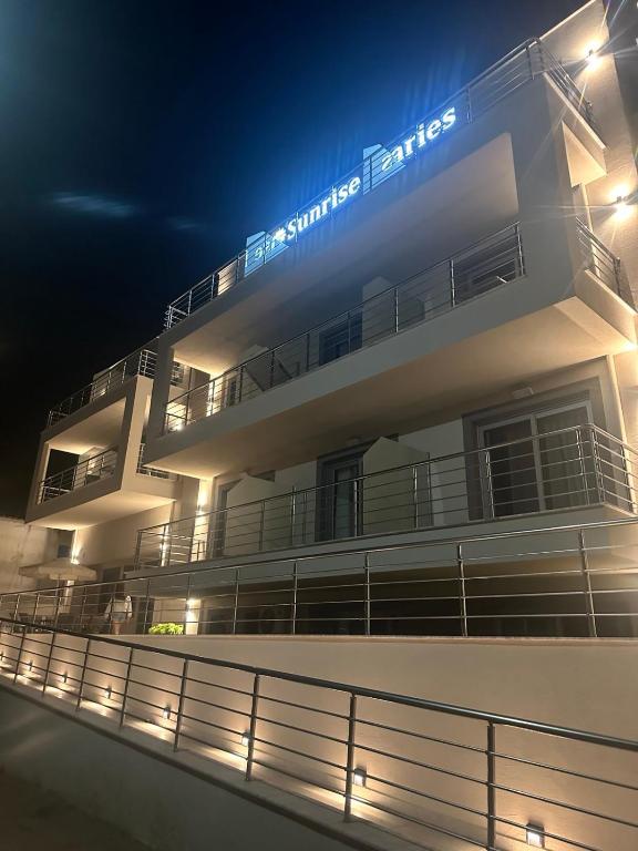 Sunrise Maries, Skala Marion