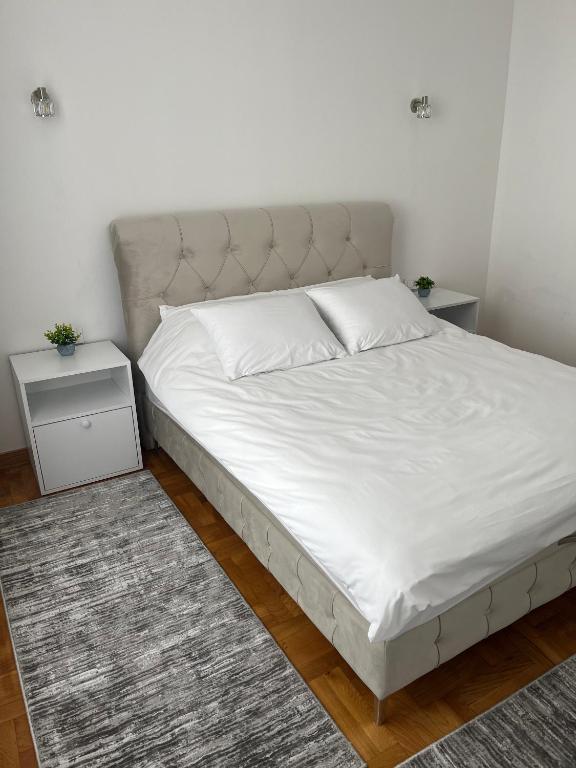 Sarajevo Luxury Apartment - 50 m from Old Sarajevo Clock Tower - 3
