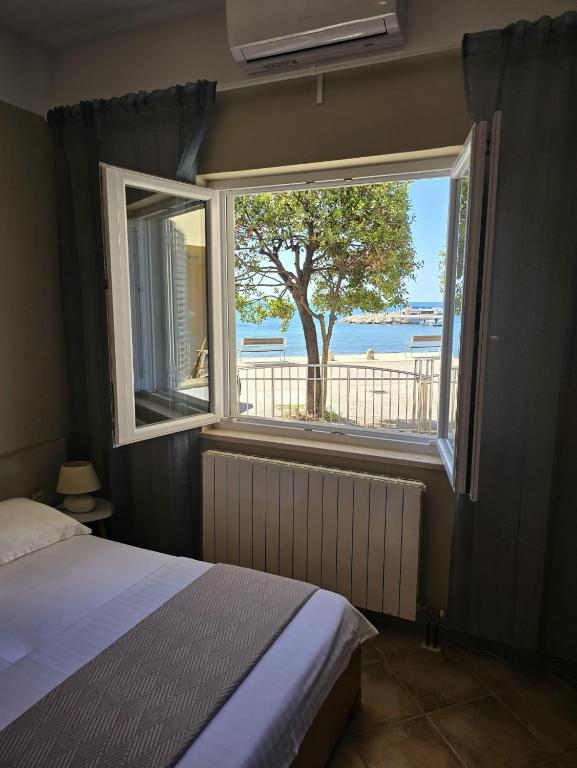 Apartment by the sea, Petrcane