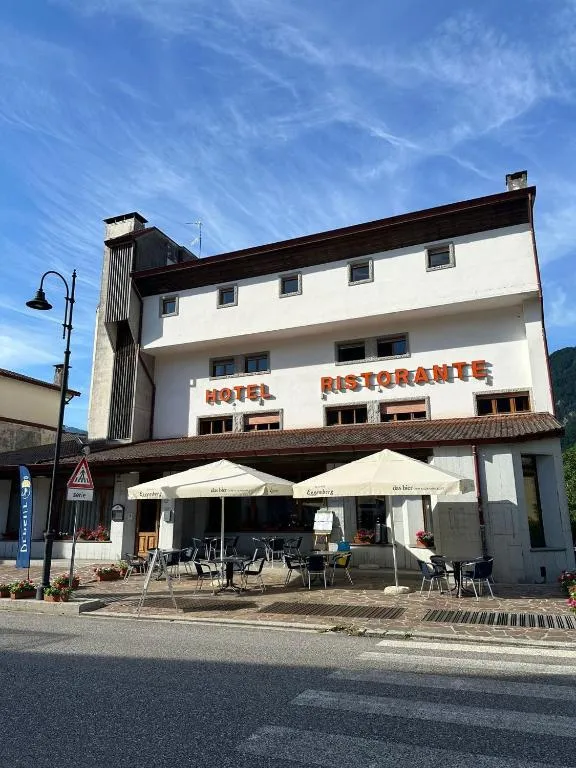 Bike & Bikers Hotel Restaurant, hotel in Ampezzo