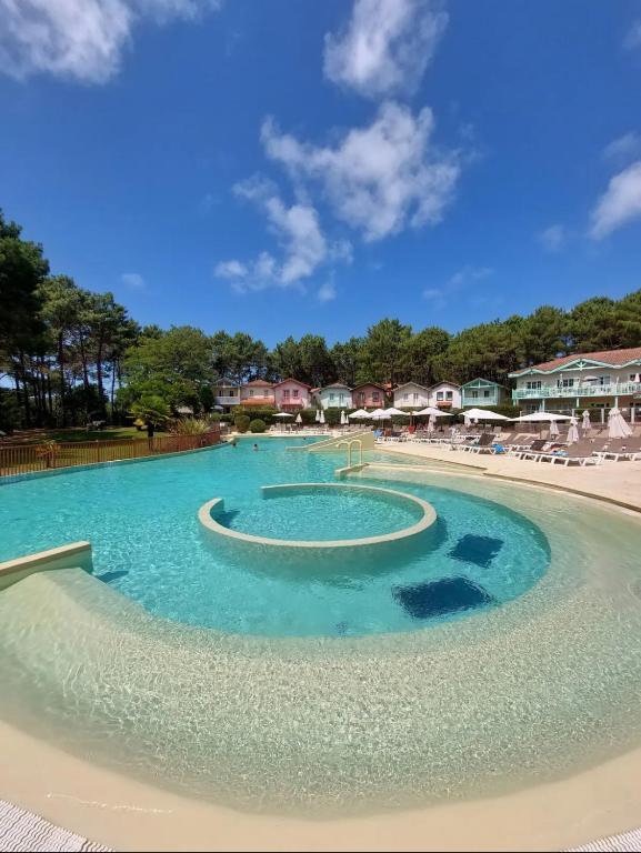 T2 Lacanau - piscine chauffée au calme sur le golf à 2kms Océan - 2