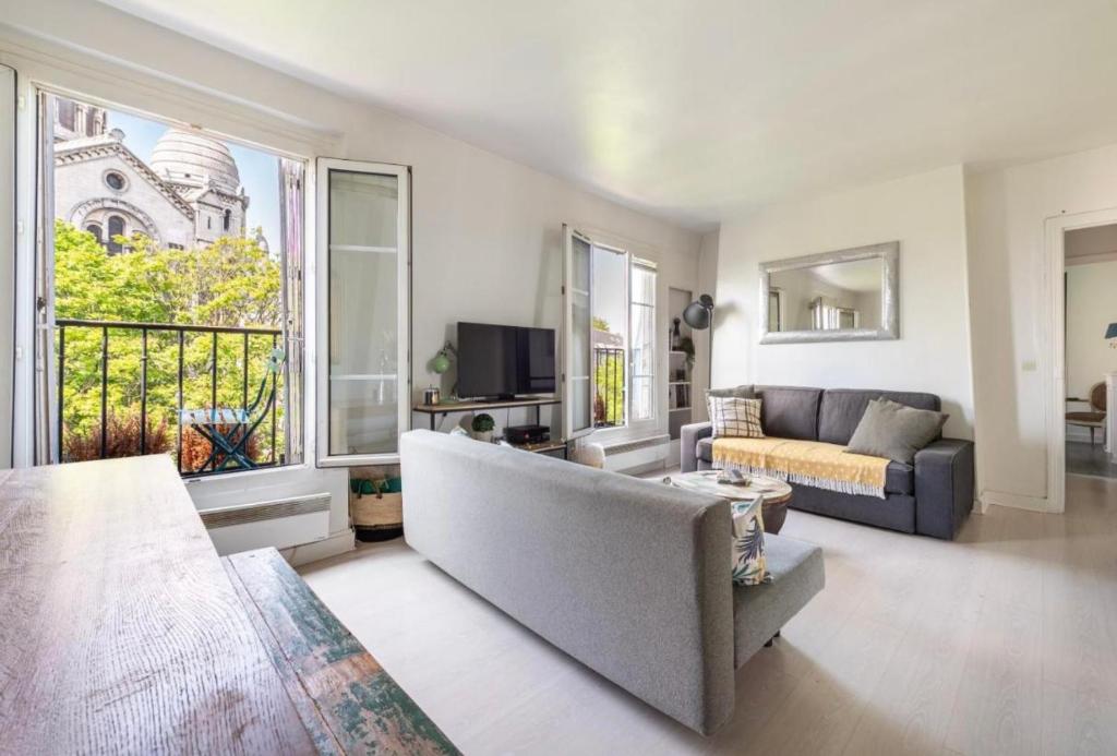 In front of Sacré Cœur - 2 Bedrooms in last floor - 5