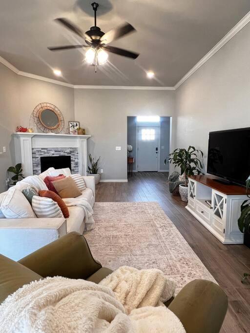 Modern Retreat by Airport, Oklahoma City