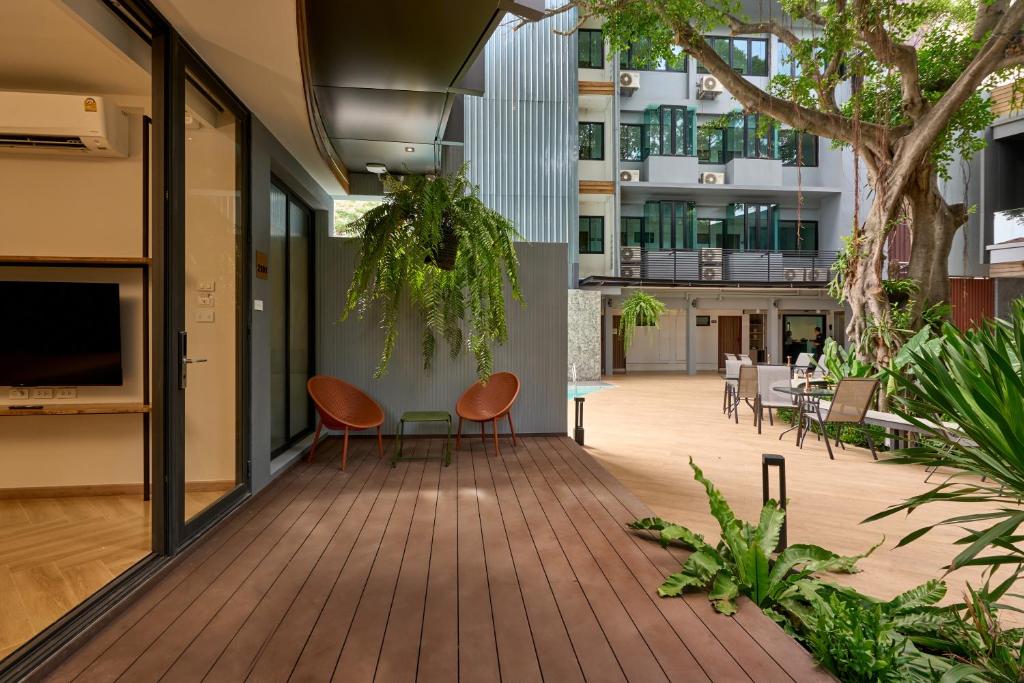 Red Door Samsen Hotel