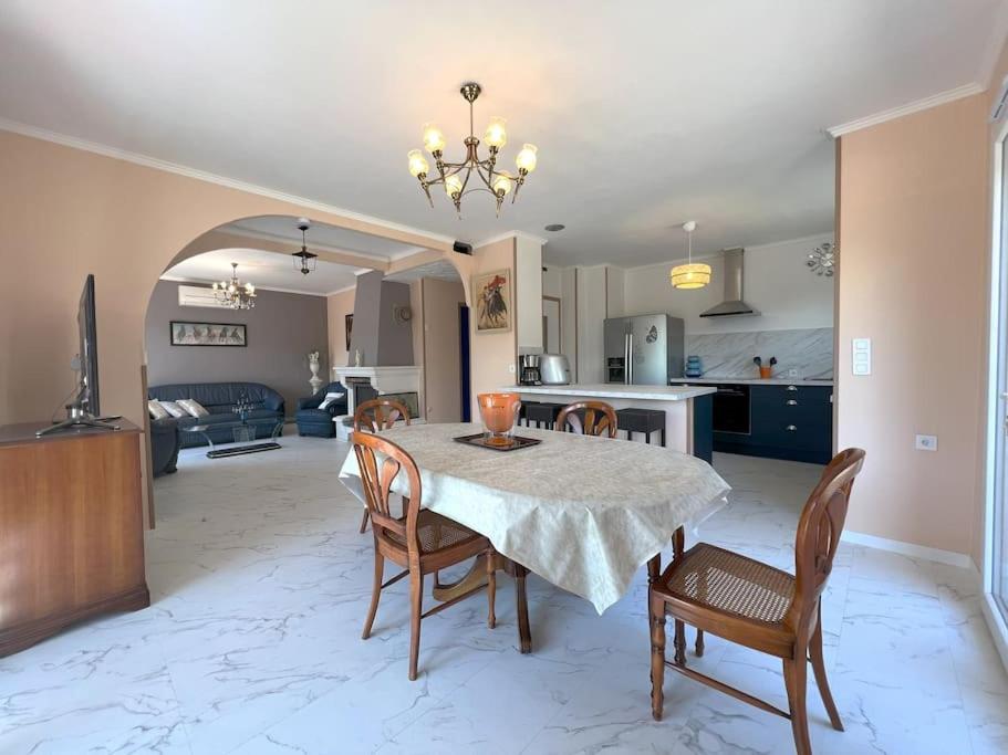 Appartement dans maison au 1er étage avec terrasse jardin ombrage et parking securise - 3