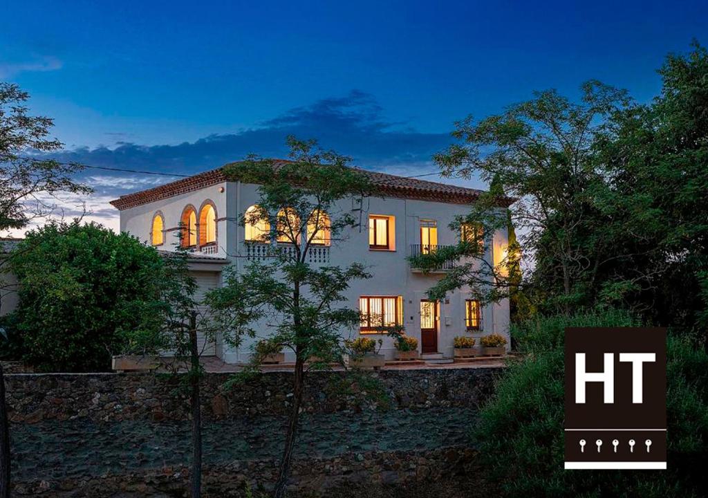 Can Cristus, Monells