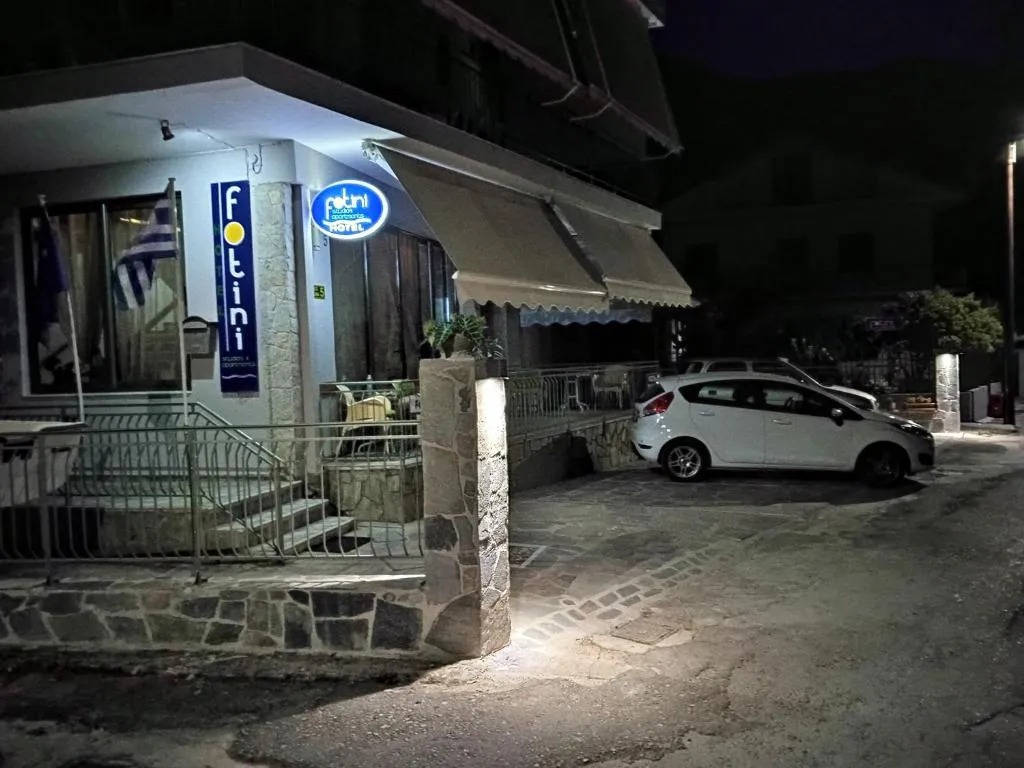 Hotel Fotini, מלון בקמנה וורלה