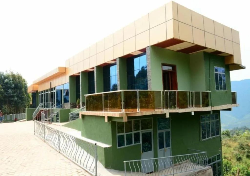 Chimpanzee Lodge, hotel in Rwumba