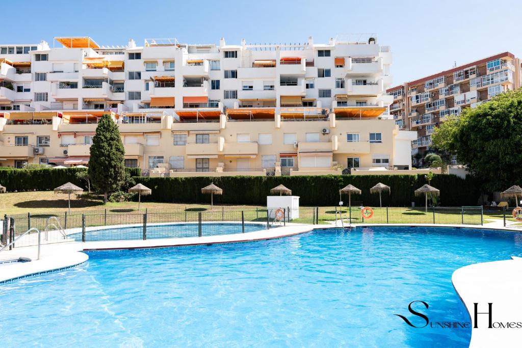 Fancy 2BR Retreat Pool Parking, Wonderful Views - 4