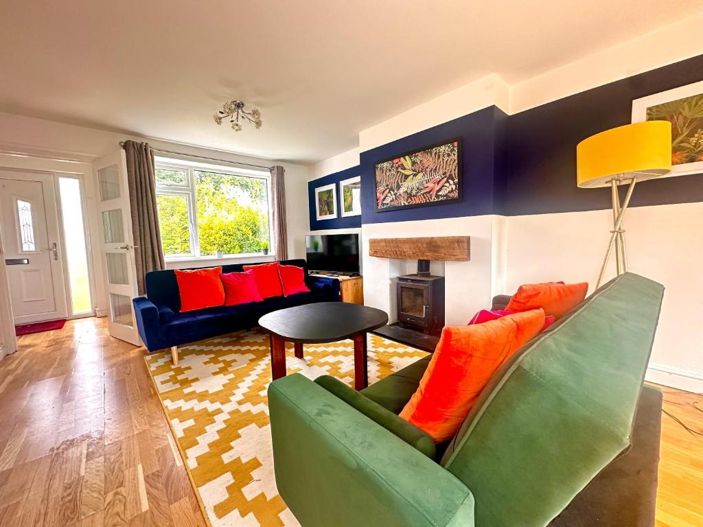 Funky 3-Bed House by Papermill, Deeside - Wirral, Bromborough