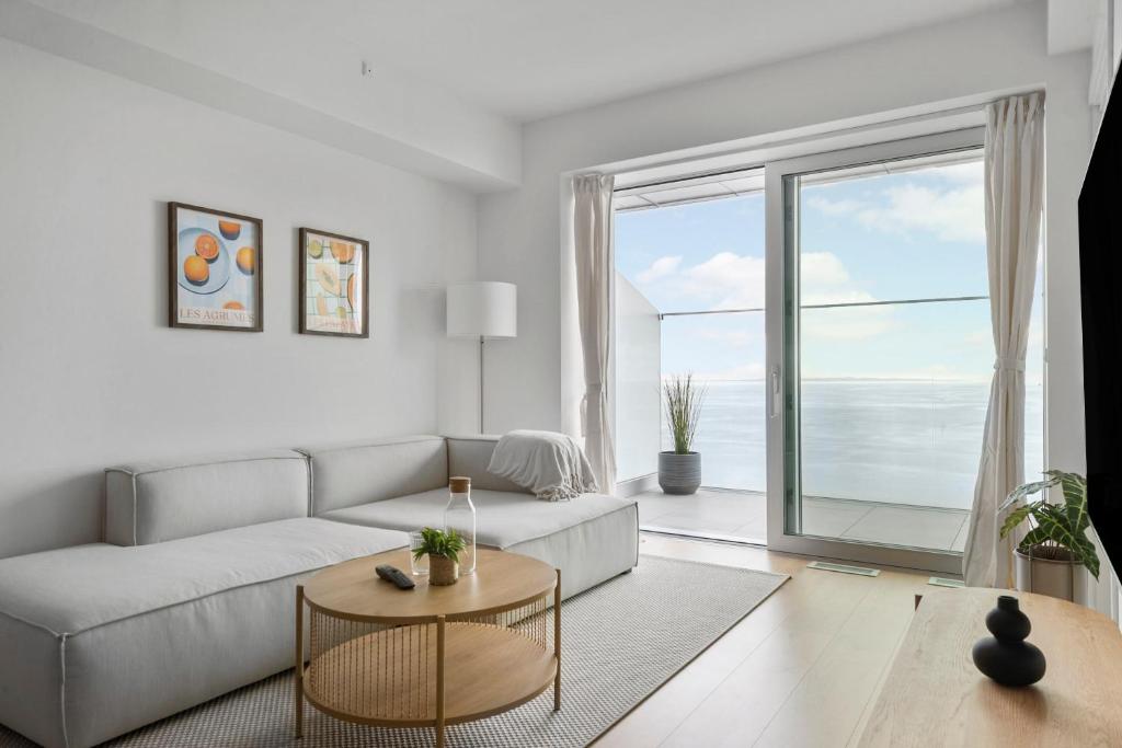 Endless ocean views with private balcony, Arhus