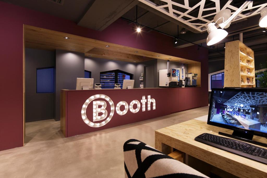 Booth Netcafe & Capsule photo