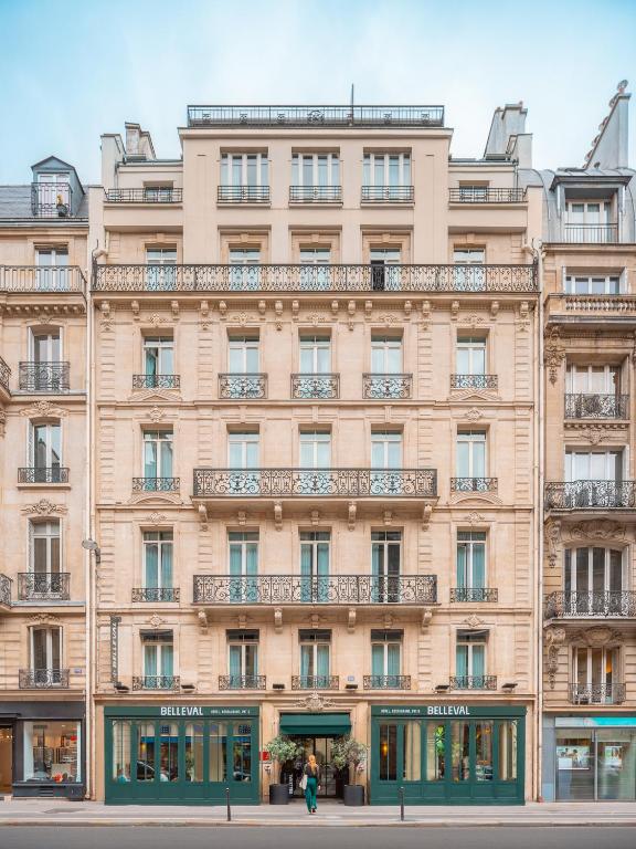 Paris Le Belleval exterior