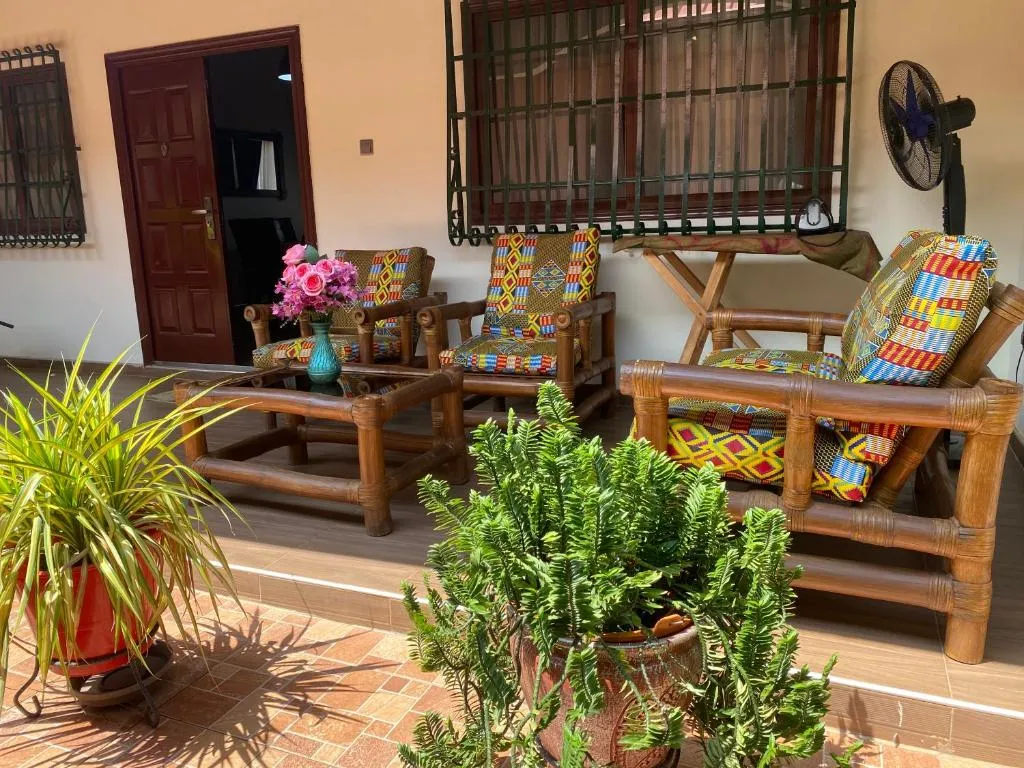 Santa Monica Home Lodge, hotel v destinaci Senchi