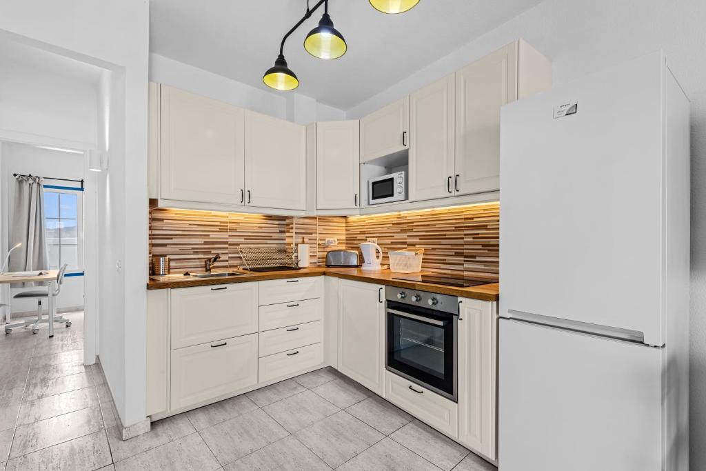 Home2Book Bright Apartment PlayaBlanca, Terrace - 4