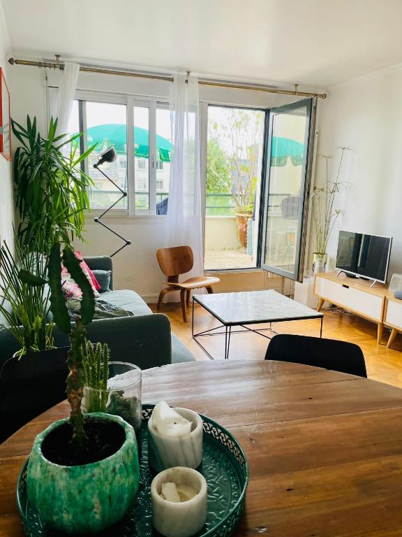 2 BEDROOMS & TERRACE with BBQ COURBEVOIE PARIS, Courbevoie