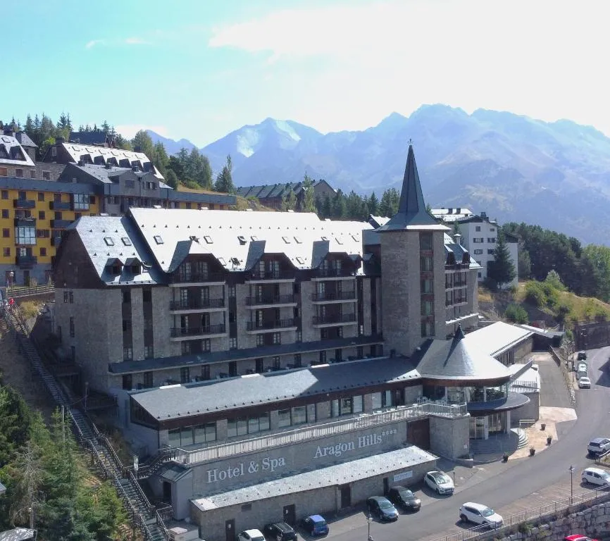 Snö Aragon Hills, hotel in Formigal