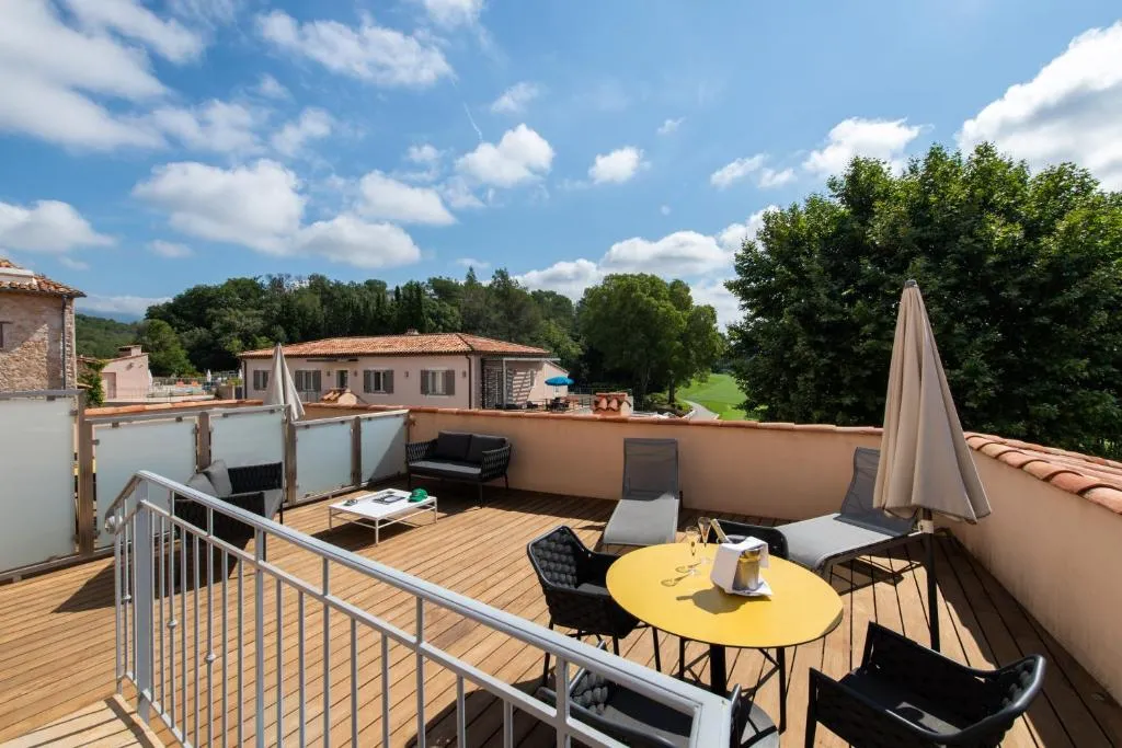 Hôtel Golf & Spa Château de la Bégude The Originals Collection，位于瓦尔邦讷的酒店