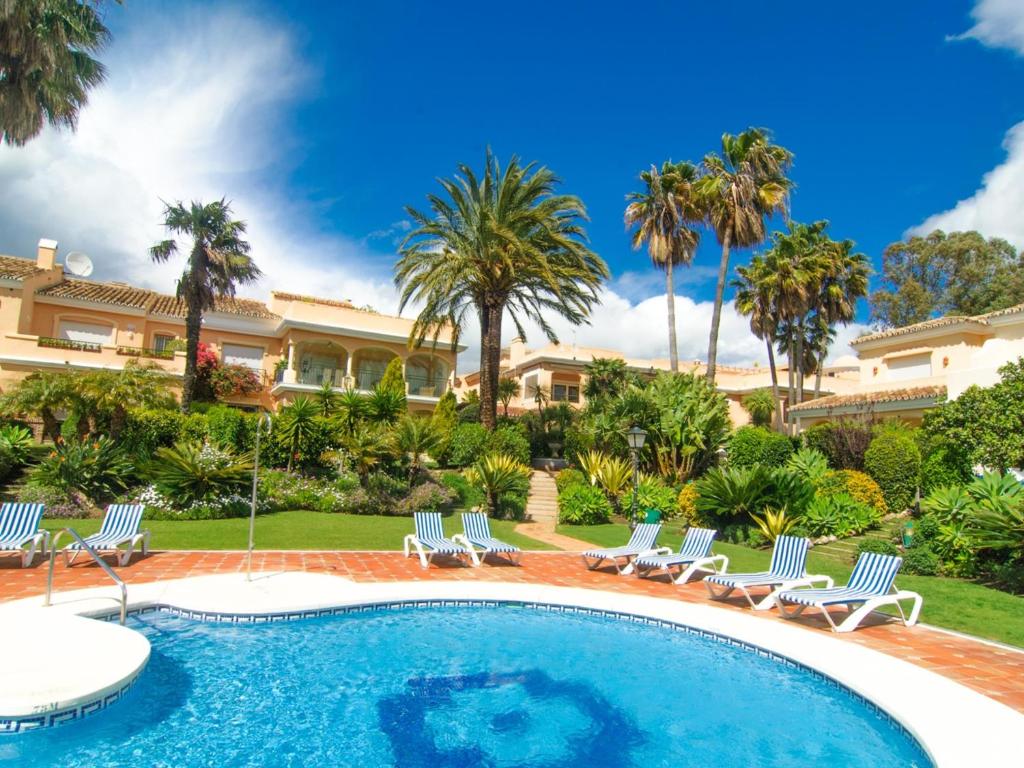 Venalmar first line townhouse, garden, sea views - 4