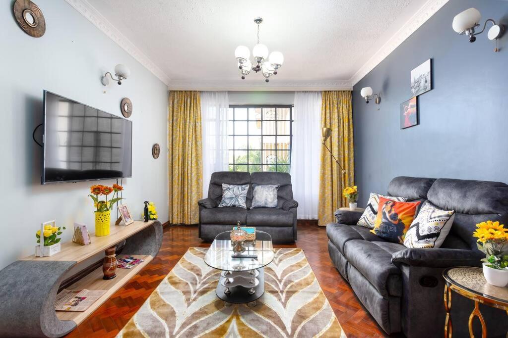 Luxurious suite with king bed n pool, Nairobi