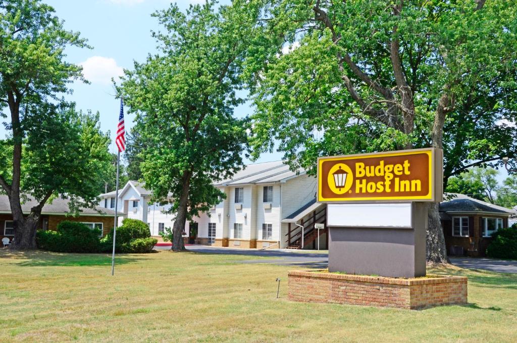 Budget Host Inn, Allegan