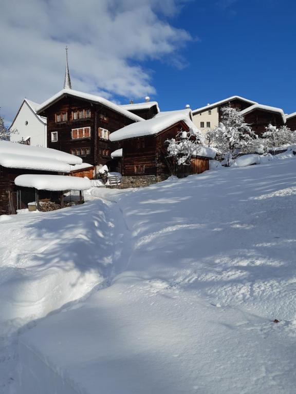 Wohnung mit schöner Sicht auf Bergpanorama und übers Tal - 3