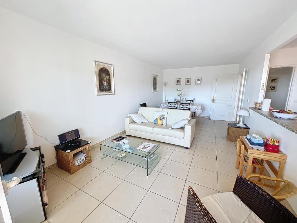 2 bedroom with pool 2 bathrooms 339 - 5