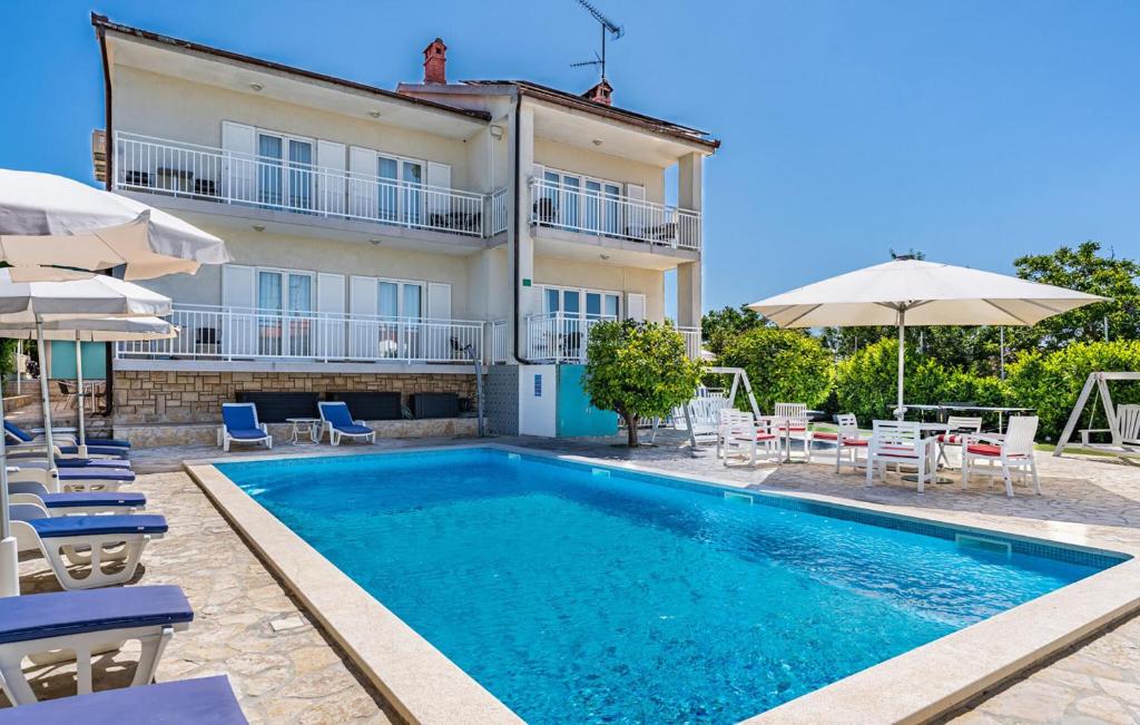 Lovely Apartment In Pula With Wifi, Pula