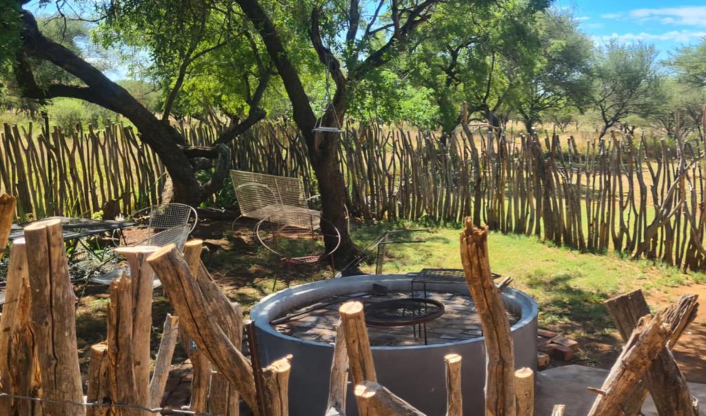 Ada Selah, Bela-Bela