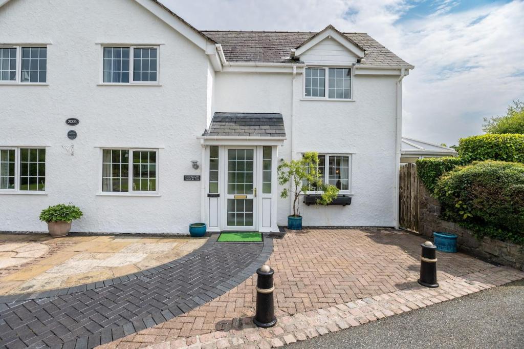 Mountain View, Moelfre