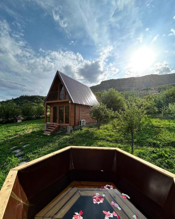 Address number 8, Yeghegnadzor