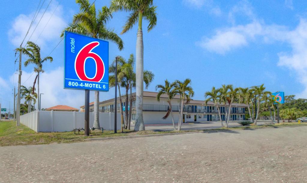 Motel 6 Venice FL 전경