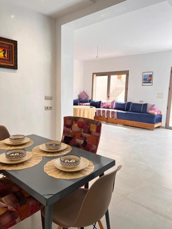 chez jad, As-Sawíra