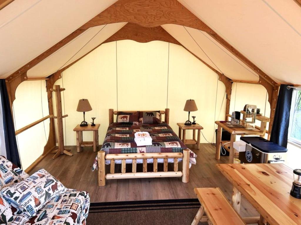 Howling Wolf Resort, Seward