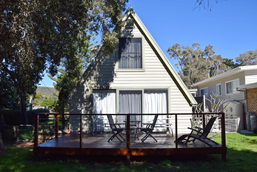 Paradise Corner - Bring your own linen., Hat Head