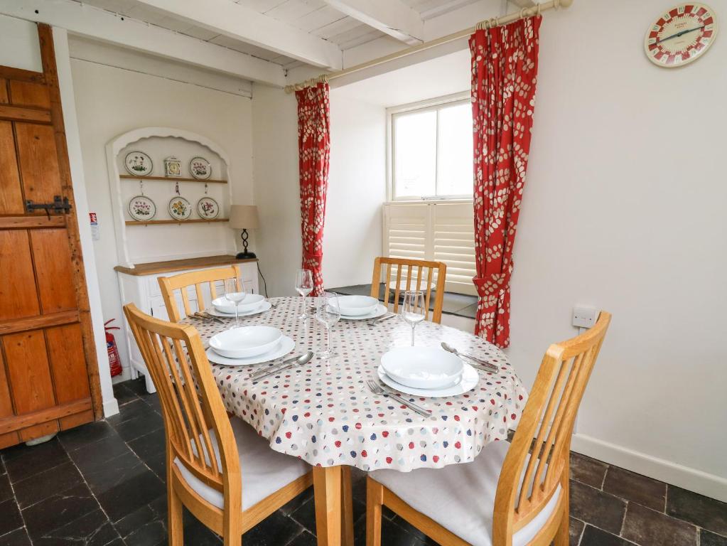 Panteg Cottage, Newport photo 6