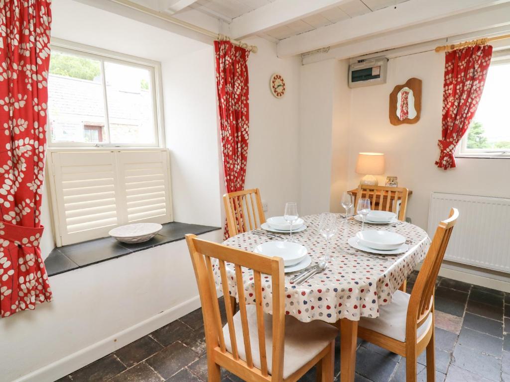 Panteg Cottage, Newport photo 8