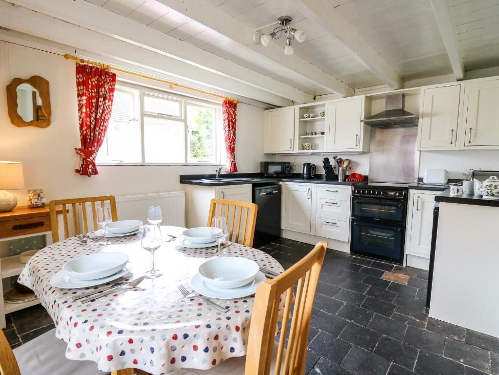 Panteg Cottage, Newport photo 5